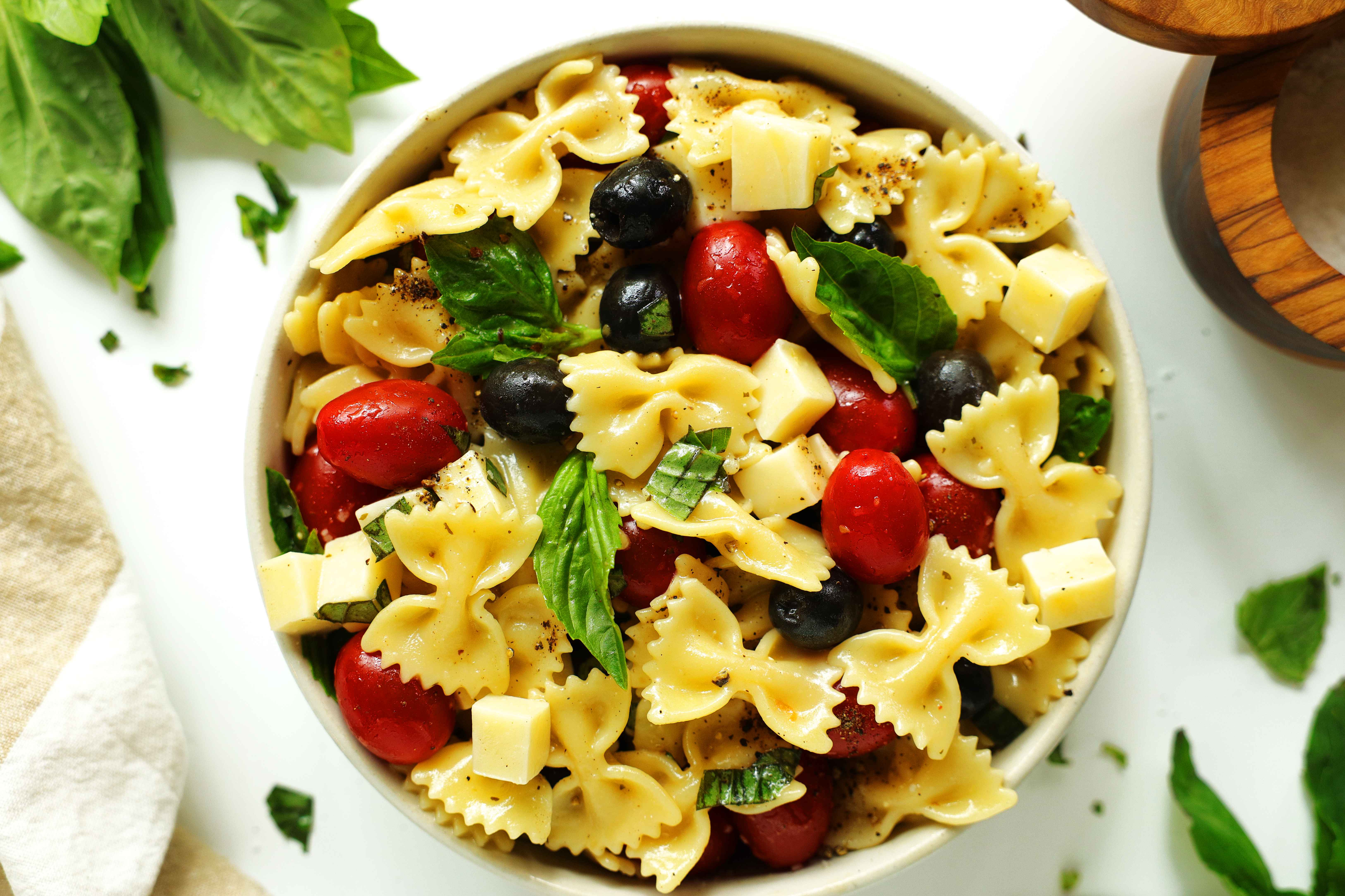 Make-Ahead Bow Tie Pasta Salad: Loaded with Veggies & Flavor